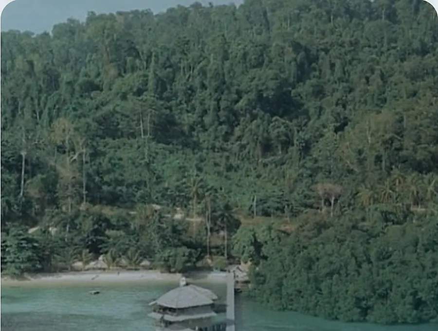 CORAL LAUT — Resort Atas Laut Raja Ampat